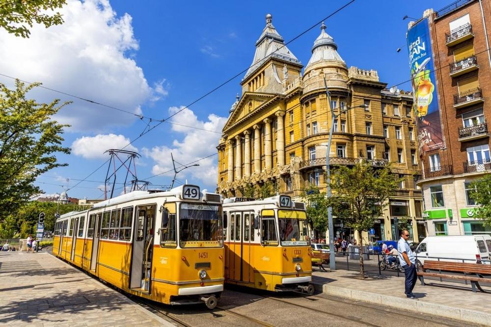 Central Point Budapest Esterno foto